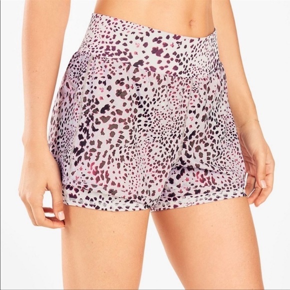 Fabletics Olesia Spotted Orchid Gray Shorts Women’s Medium - Picture 1 of 11